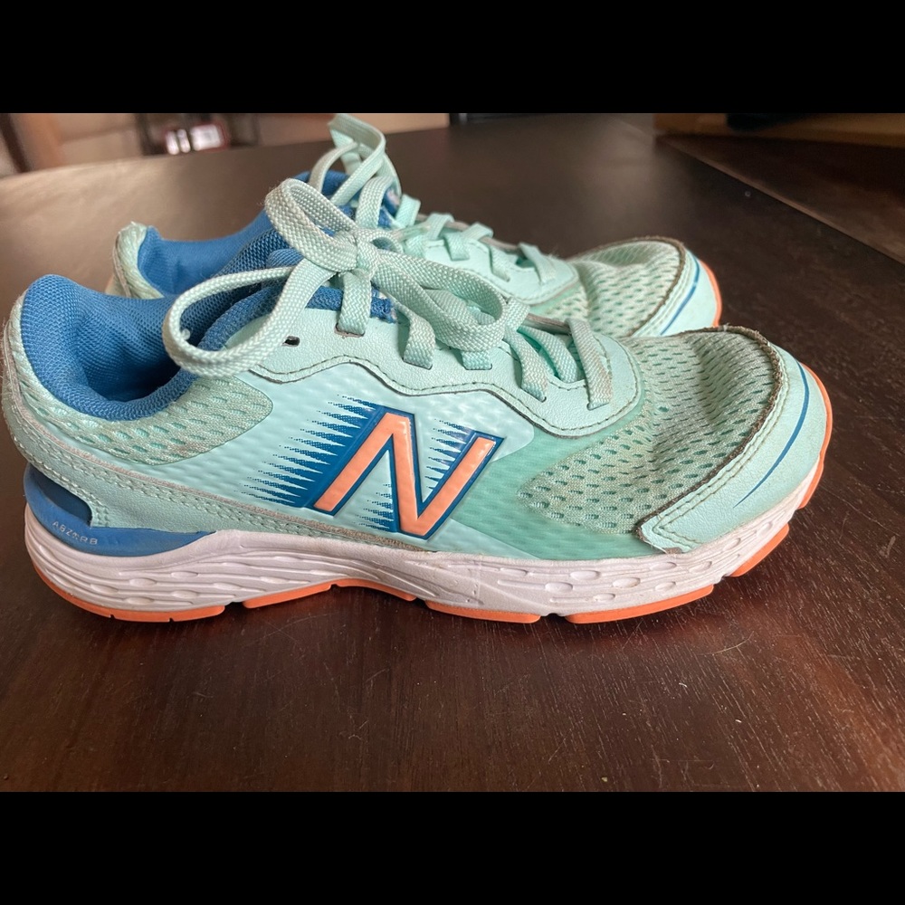 Girls New Balance tennis shoes